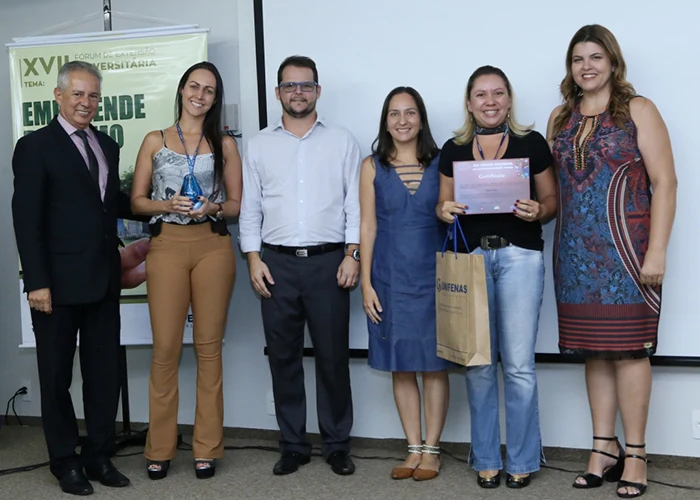 Rogério Prado, diretor de extensão da UNIFENAS; Carolina Soares Horta de Souza, coordenadora do curso de Nutrição; Leonardo Andrade, gerente comercial da TV Alterosa; Juliana Mafra Salgado Andrade, coordenadora do curso de Administração; Lidiane Paula Ardisson Miranda, coordenadora do Nutri-Ação; e Sandra de Souza Alves, coordenadora do NETSU