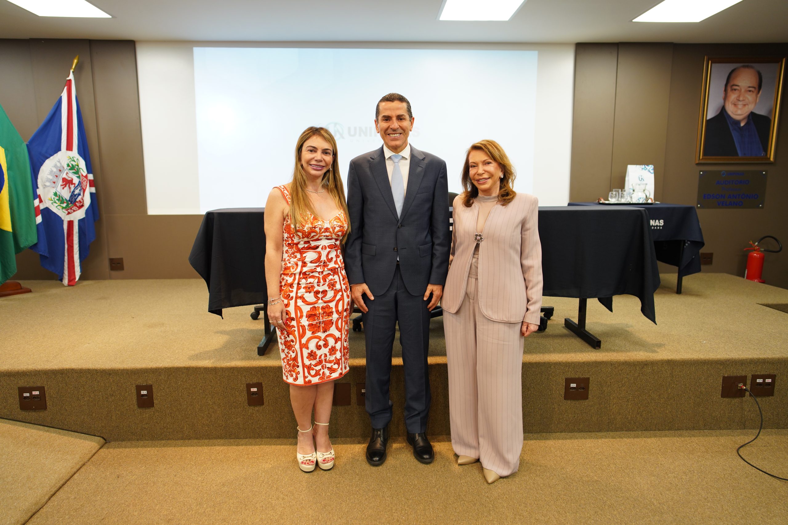 Procurador-geral de Justiça de Minas Gerais compartilha experiências comestudantes da UNIFENAS